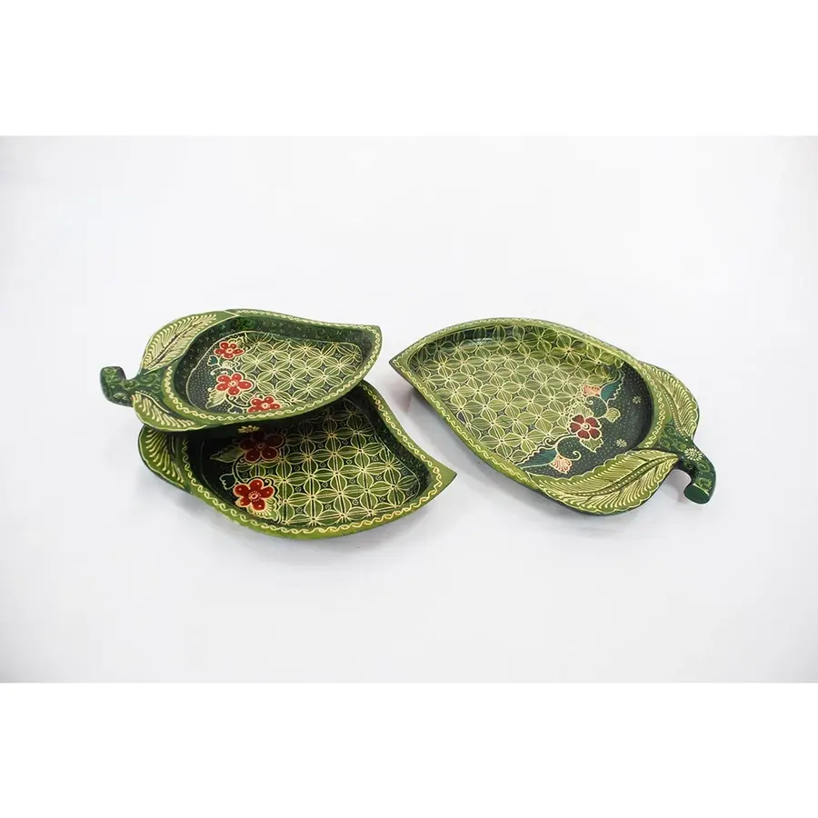 Artisan Mango-Shaped Wooden Plate